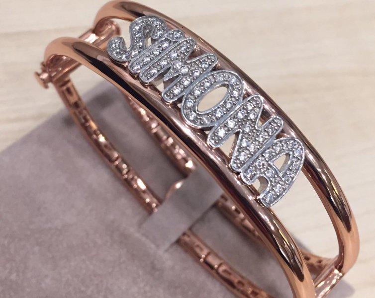 Bracciale rigido in argento personalizzato con nome