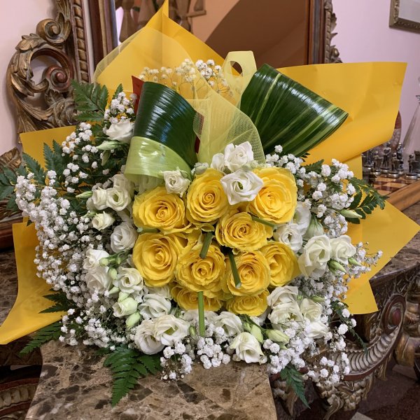 Bouquet n14 (prima di completare il pagamento, consultare il negozio per la disponibilità dei fiori)