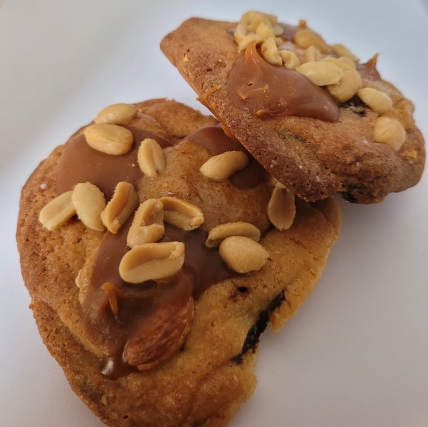 i nostri biscottini Cookie alla castagna, cioccolato bianco e al latte, noci pecan e nocciole