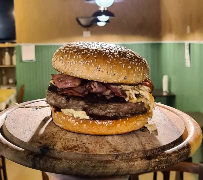 AA e' arrivato il CARO BOLLETTE hamburger novita'