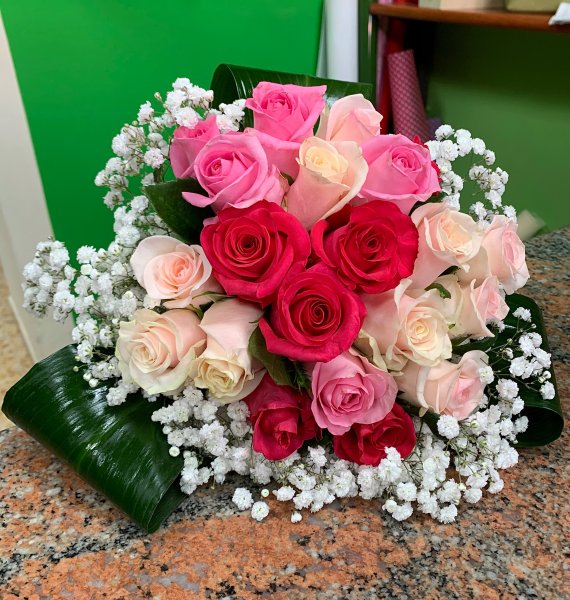Bouquet n17 (prima di completare il pagamento, consultare il negozio per la disponibilità dei fiori)