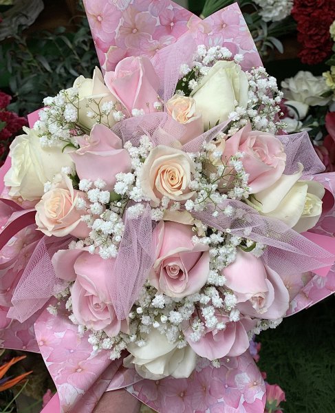 Bouquet n12 (prima di completare il pagamento, consultare il negozio per la disponibilità dei fiori)
