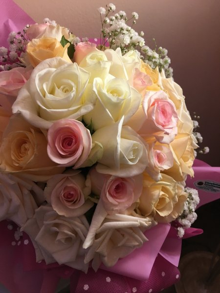 Bouquet n16 (prima di completare il pagamento, consultare il negozio per la disponibilità dei fiori)