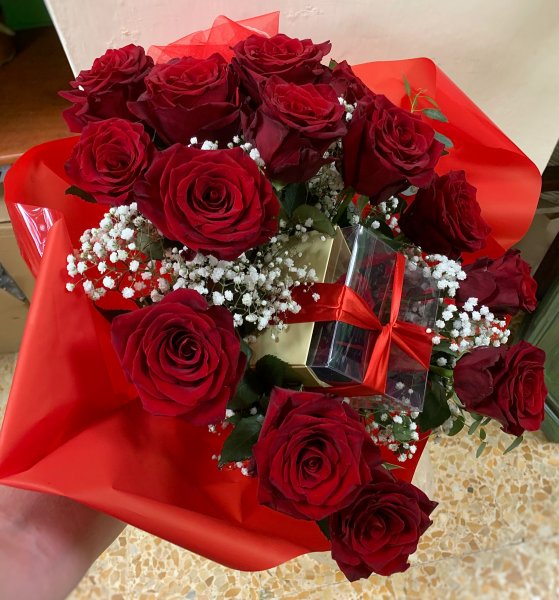Bouquet n20 con rosa stabilizzata piccola (prima di completare il pagamento, consultare il negozio per la disponibilità dei fiori)