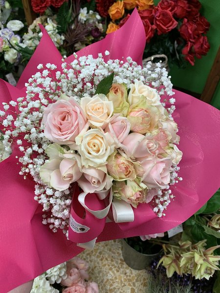 Bouquet n15 (prima di completare il pagamento, consultare il negozio per la disponibilità dei fiori)
