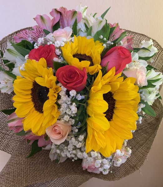 Bouquet n9 (prima di completare il pagamento, consultare il negozio per la disponibilità dei fiori)