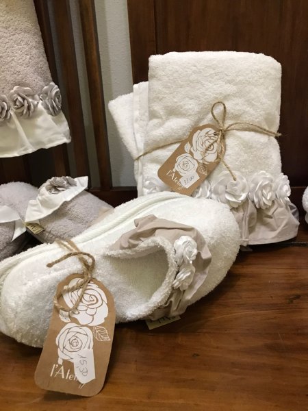 Ciabatte beige con fiori
