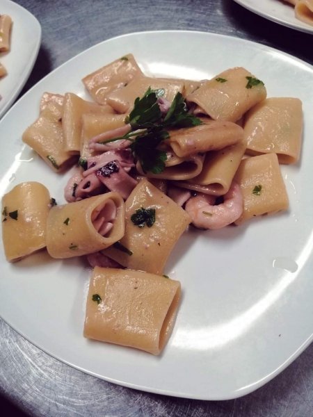 Paccheri gamberetti e calamari 