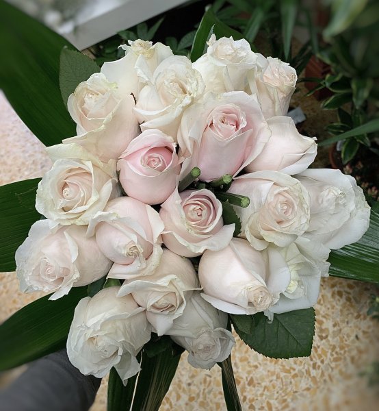 Bouquet n18 (prima di completare il pagamento, consultare il negozio per la disponibilità dei fiori)
