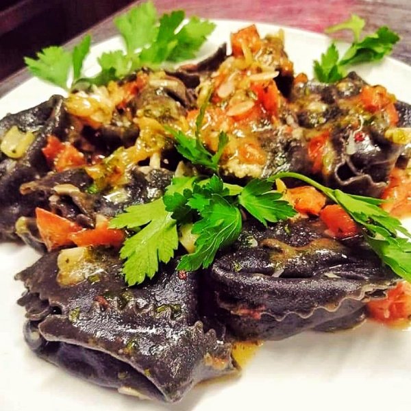 Ravioli al nero di seppia