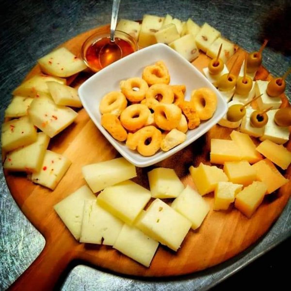 Tagliere di formaggi scelti Garfagnini