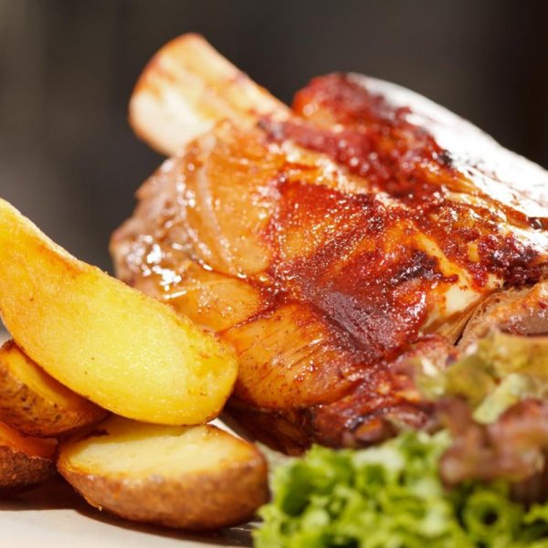 Stinco di suino al forno con patate rustiche (Anche GLUTEN-FREE)
