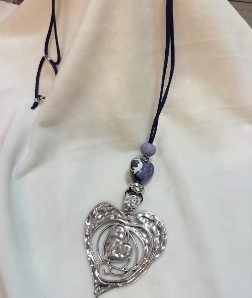Collana ciondolo cuore e ceramica blu