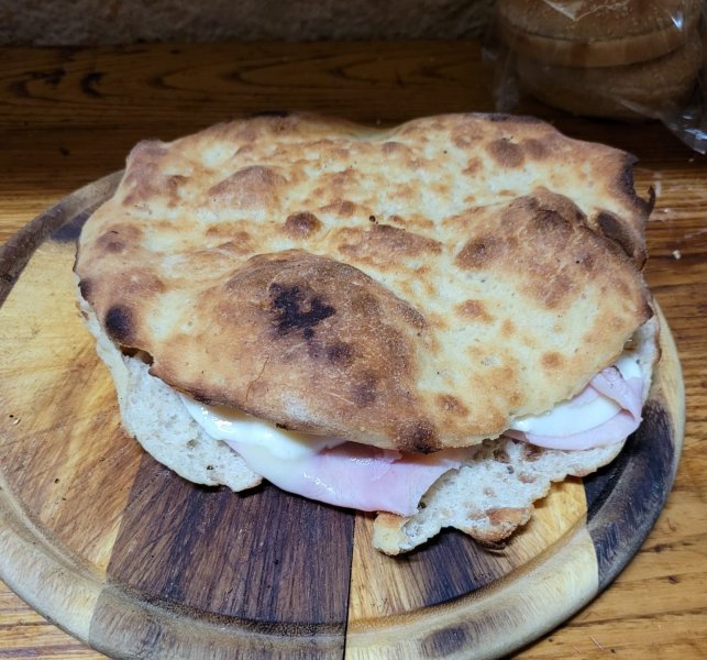 FOCACCIA Cotto e Mozzarella