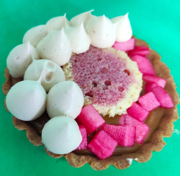 LA TARTELLETTA VIEN DALLA CAMPAGNA Crostatina pralinato,mele e ibisco