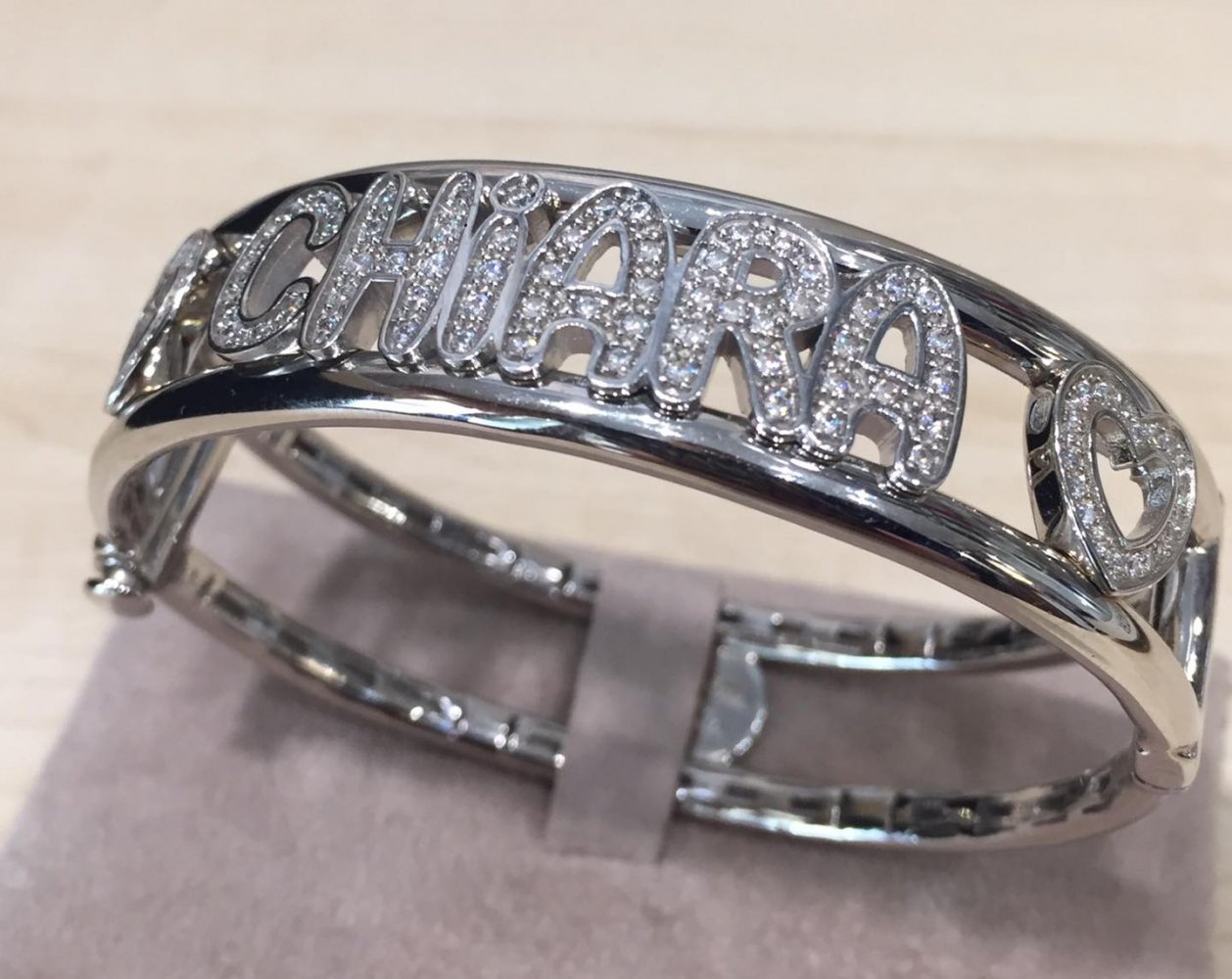 battle Anesthetic Borrow Bracciale rigido in argento personalizzato con nome - Oreficeria Biagioni - Townforyou - Fai acquisti e prenota eventi vicino a te battle Anesthetic Borrow Bracciale rigido in argento personalizzato con nome - Oreficeria Biagioni - Townforyou - Fai acquisti e prenota eventi vicino a te