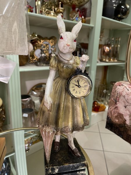 Coniglio con orologio