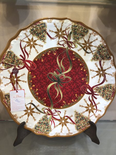 Piatto decorato con fiocchi