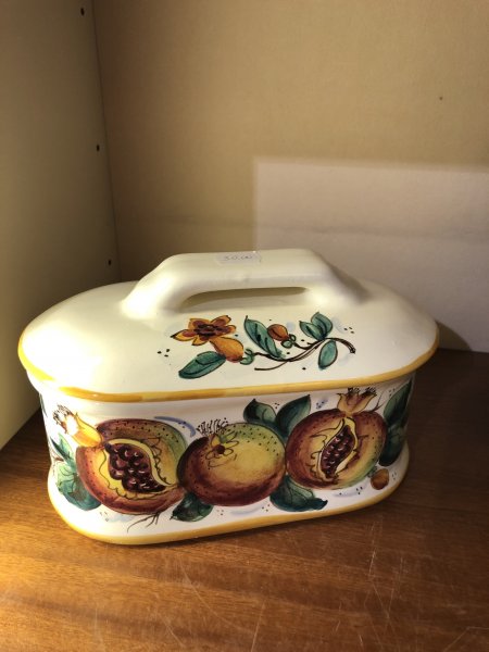Scatola rettangolare in ceramica dipinta a mano