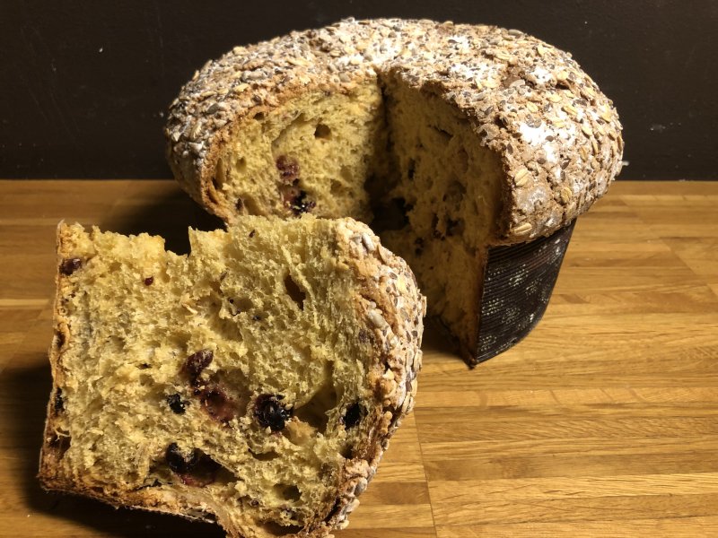 Panettone ai frutti di bosco